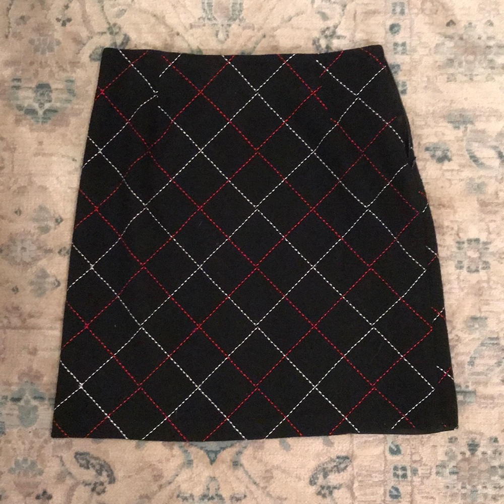Logic skirt